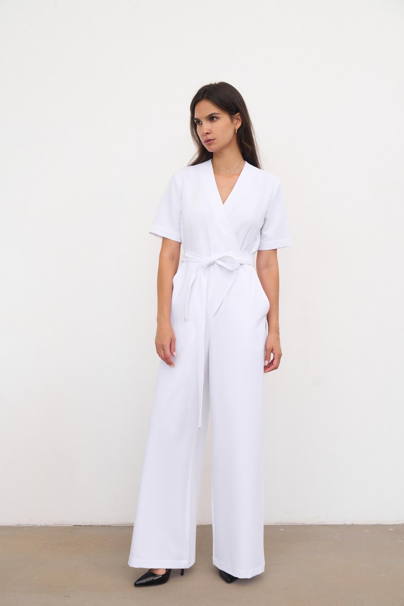 Комбинезон с поясом белый KL 403