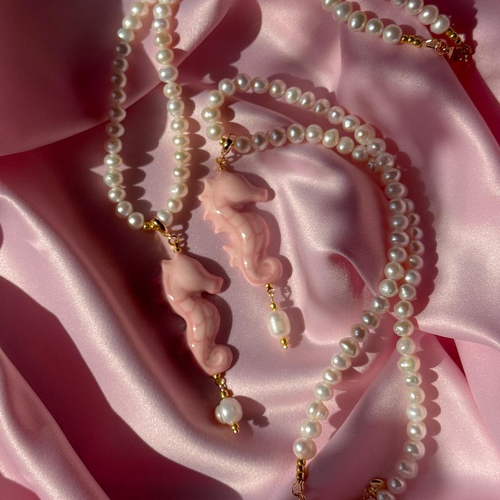 КОЛЬЕ "КОНЕК"