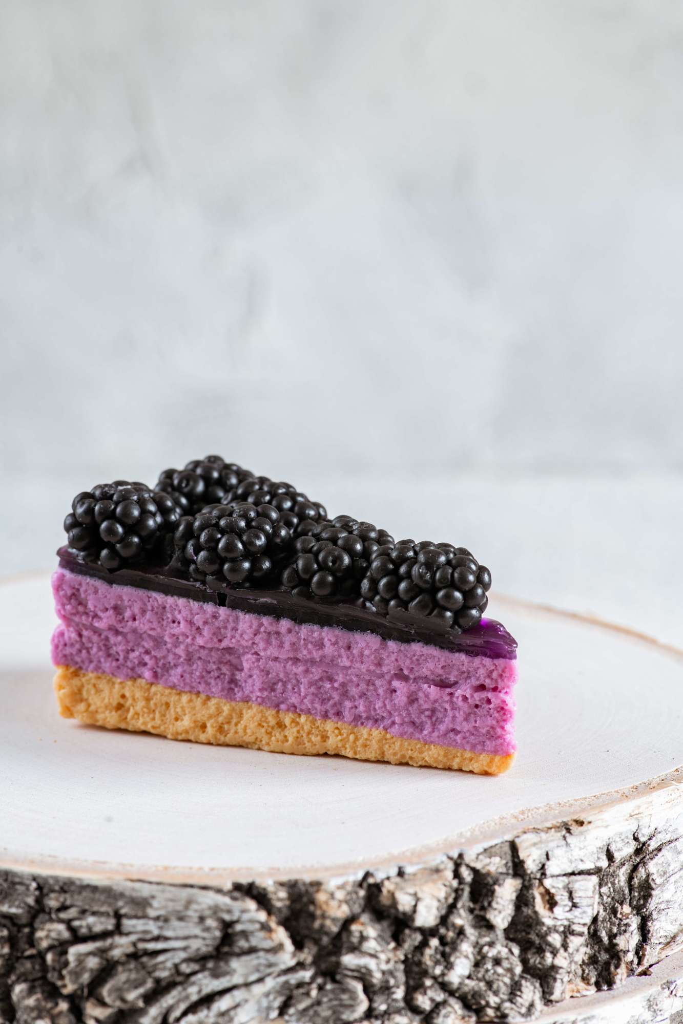 Кусочек тортика с ежевикой - под заказ