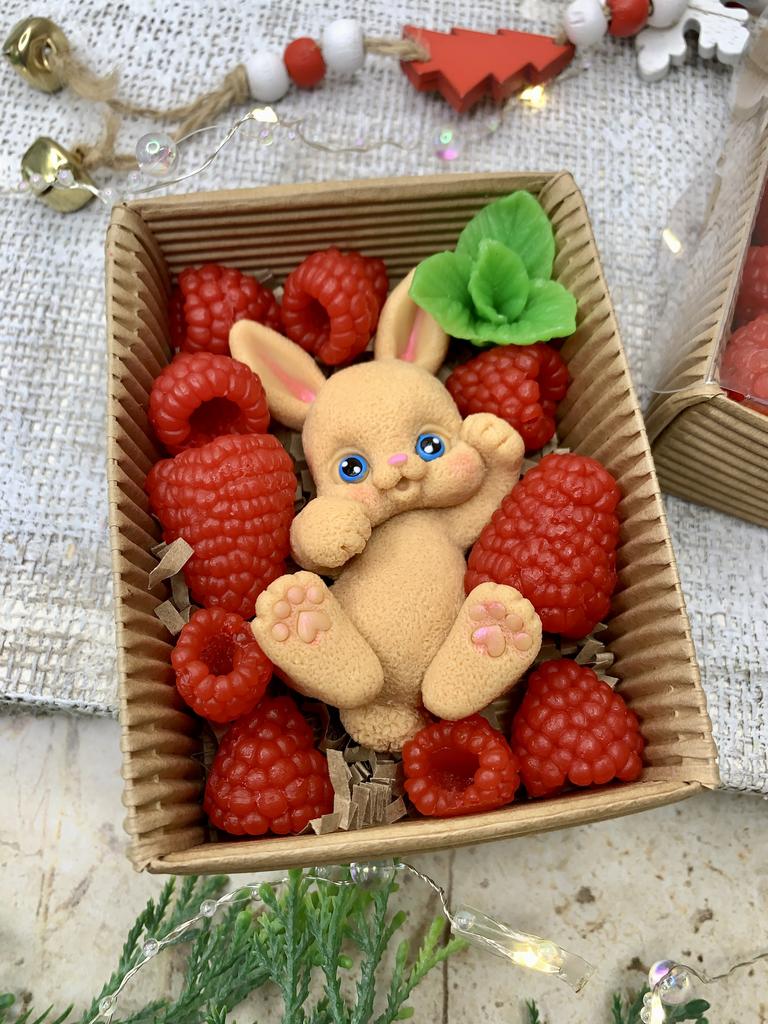 Зайка в малине