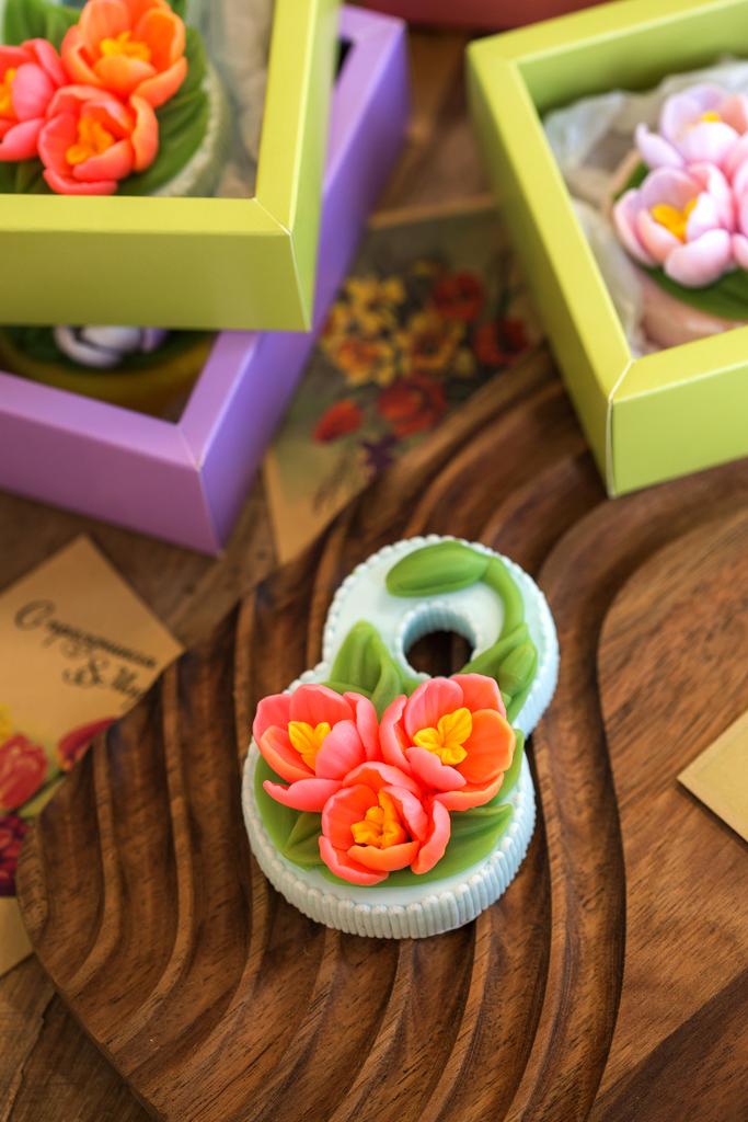 Восьмерка с крокусами