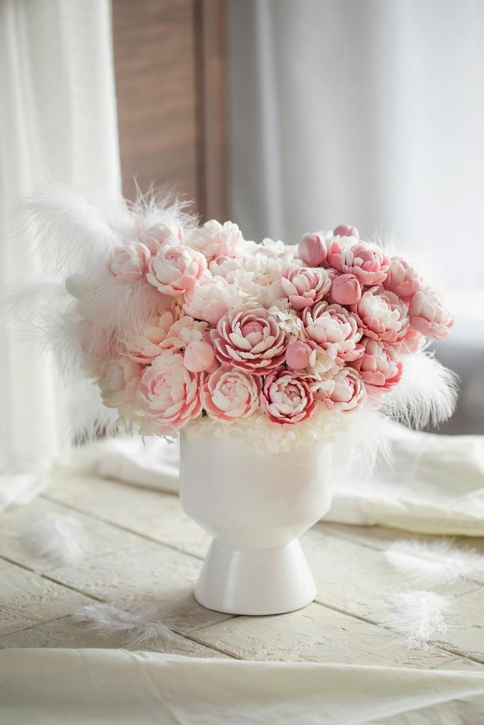 Большой букет пионов с перьями - под заказ