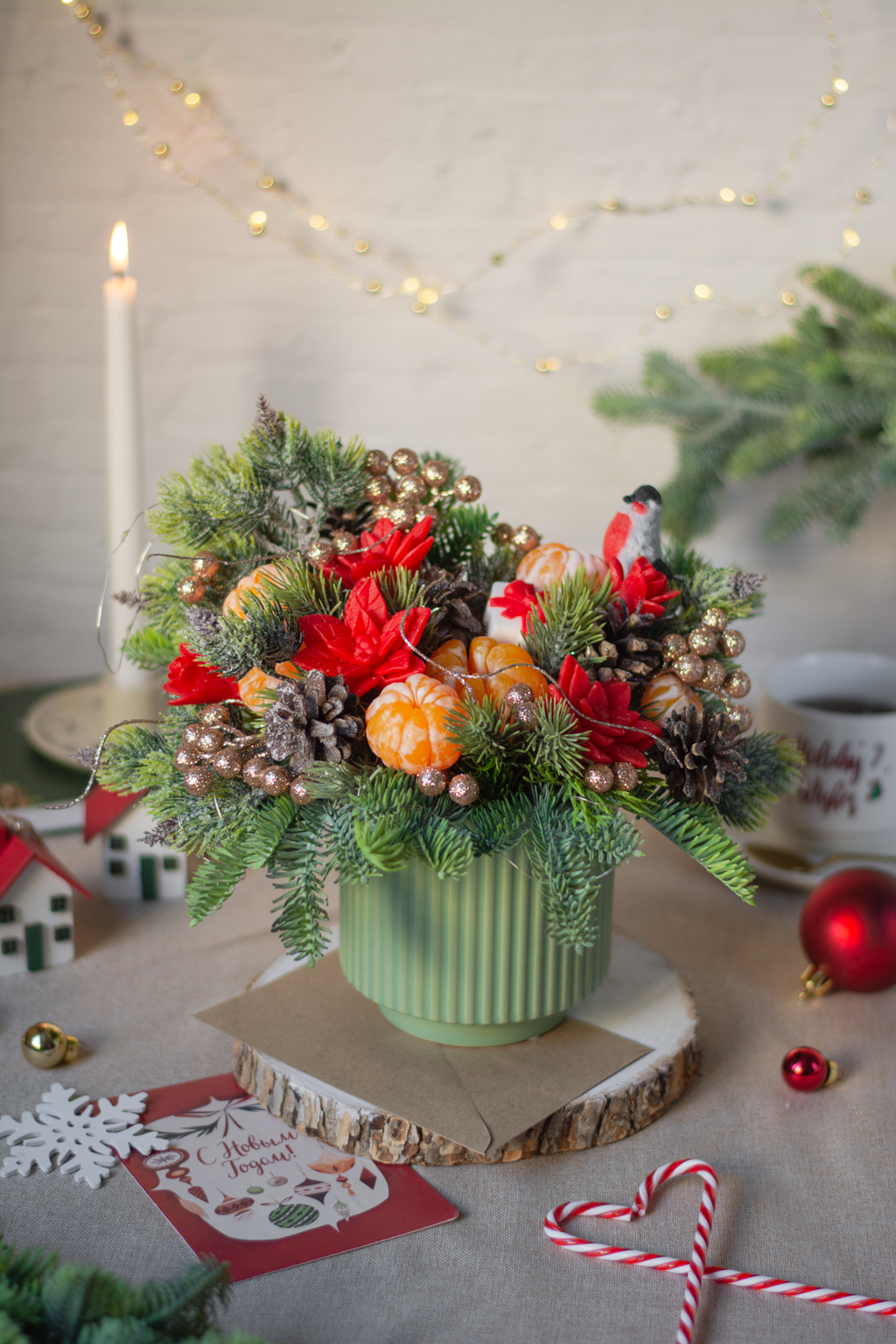 Мандариновая композиция с пуансеттией с подсветкой