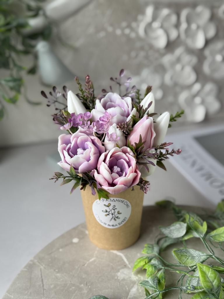 Сиренево-розовые тюльпаны в крафте - под заказ