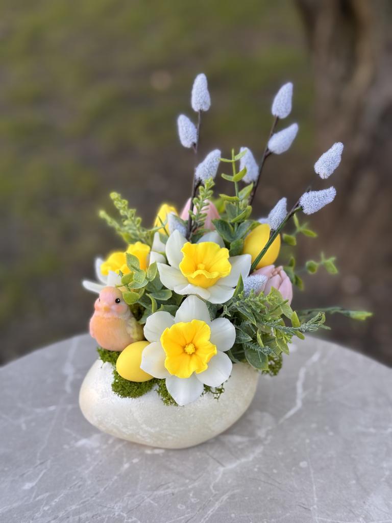 Пасхальная композиция с нарциссами