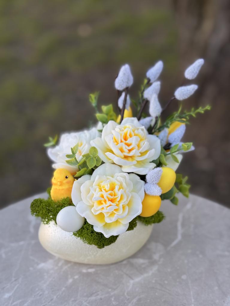 Пасхальная композиция с махровыми нарциссами