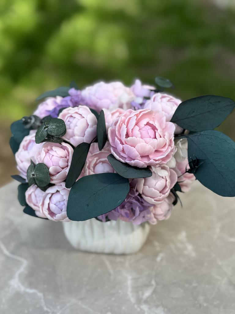 Сиреневые пионы со стабилизированными растениями N2