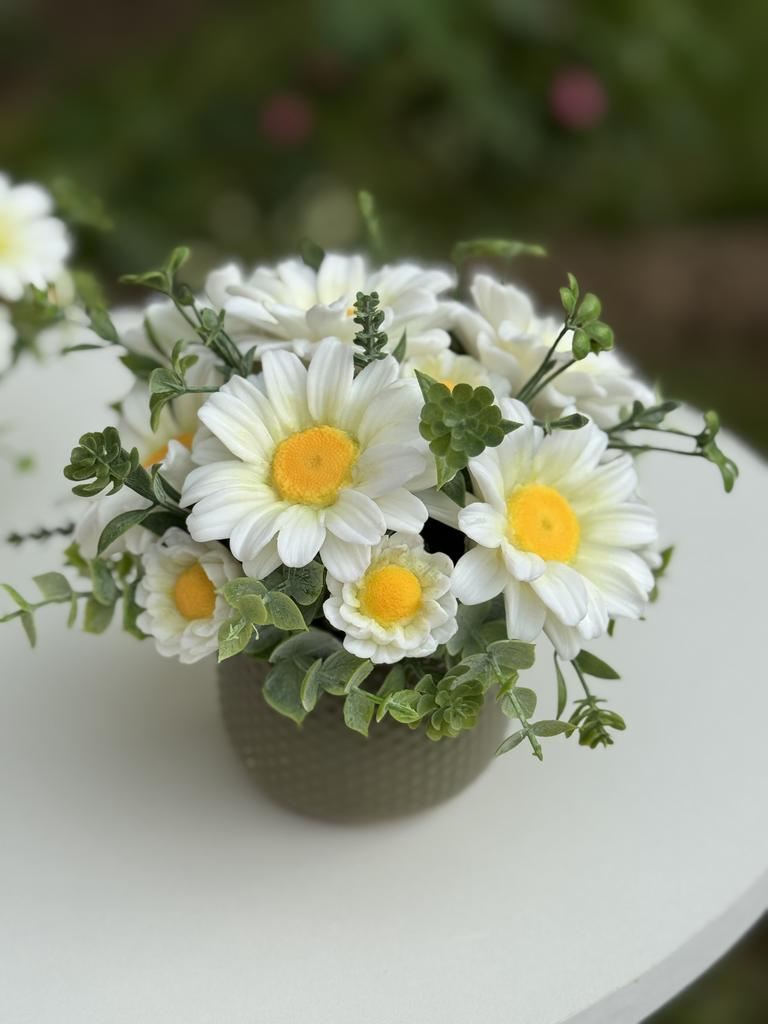 Ромашки в зеленой керамической вазочке - под заказ