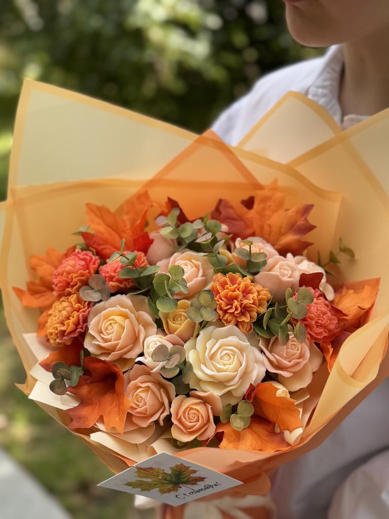 Ручной букет роз размер M