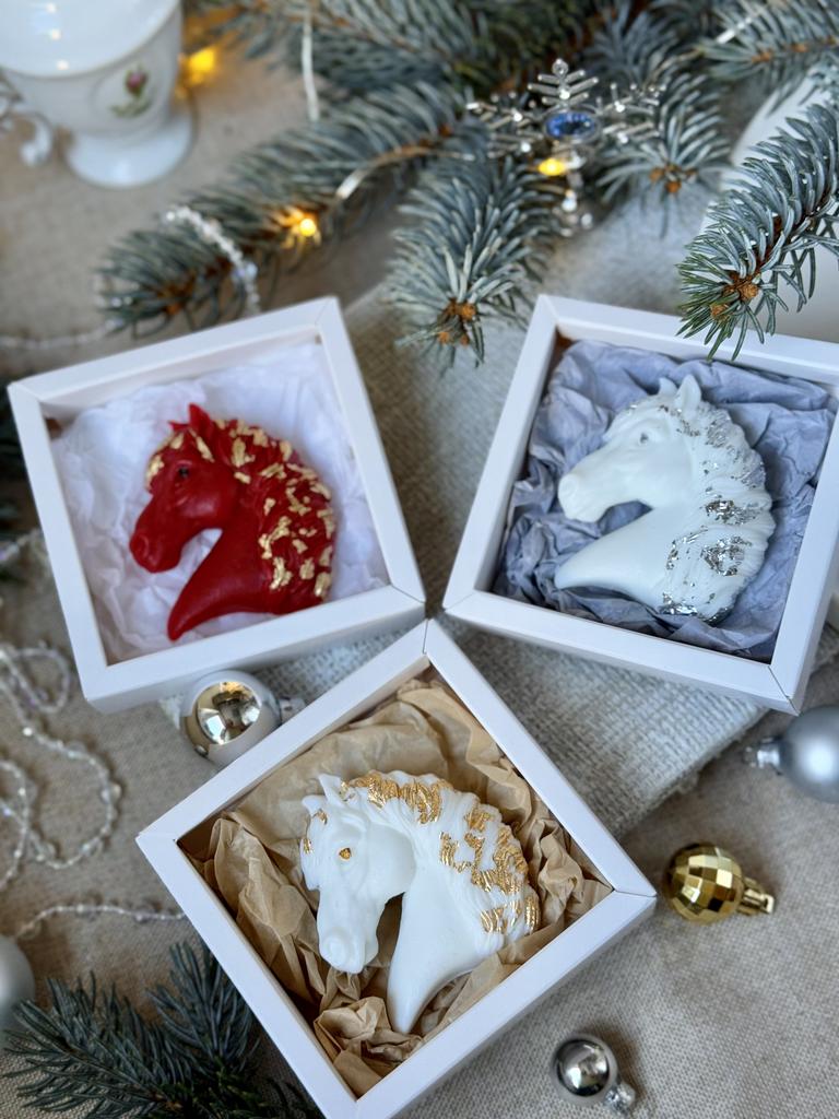 Конь Лорд Люкс в коробке