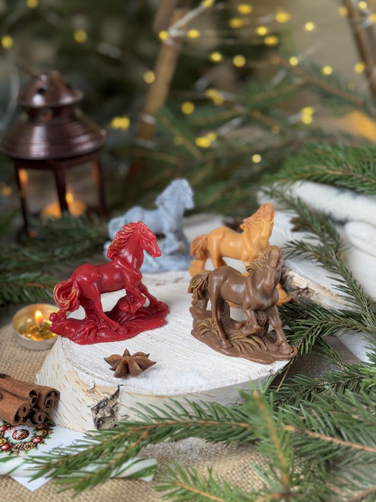 Лошадь Молния