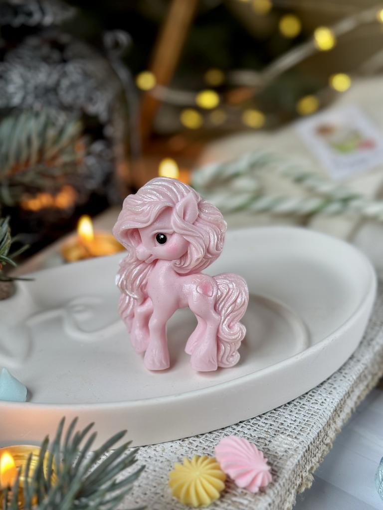 Лошадка Эльза разных цветов