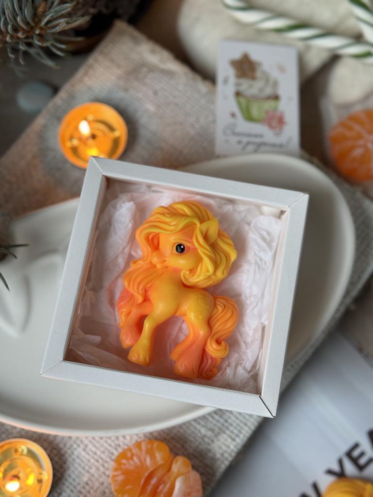 Лошадка Эльза градиентная в коробке