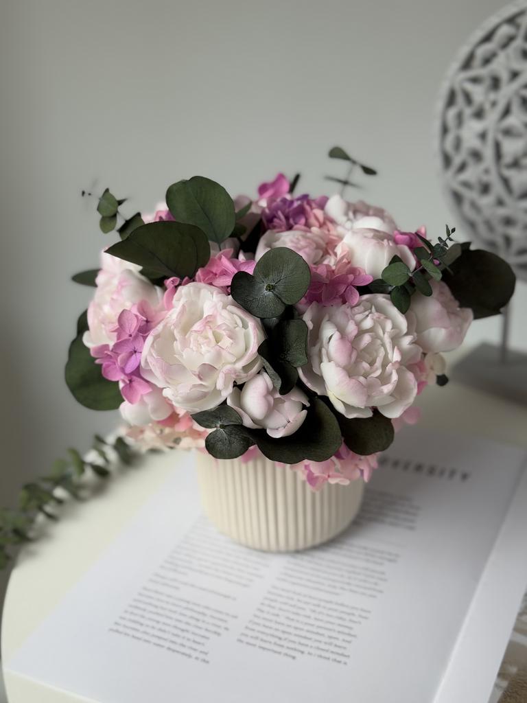 Белые пионы с розовой гортензией №2