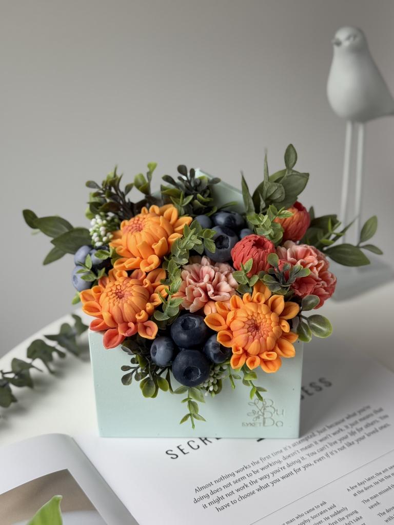 Конвертик с георгинами и голубикой