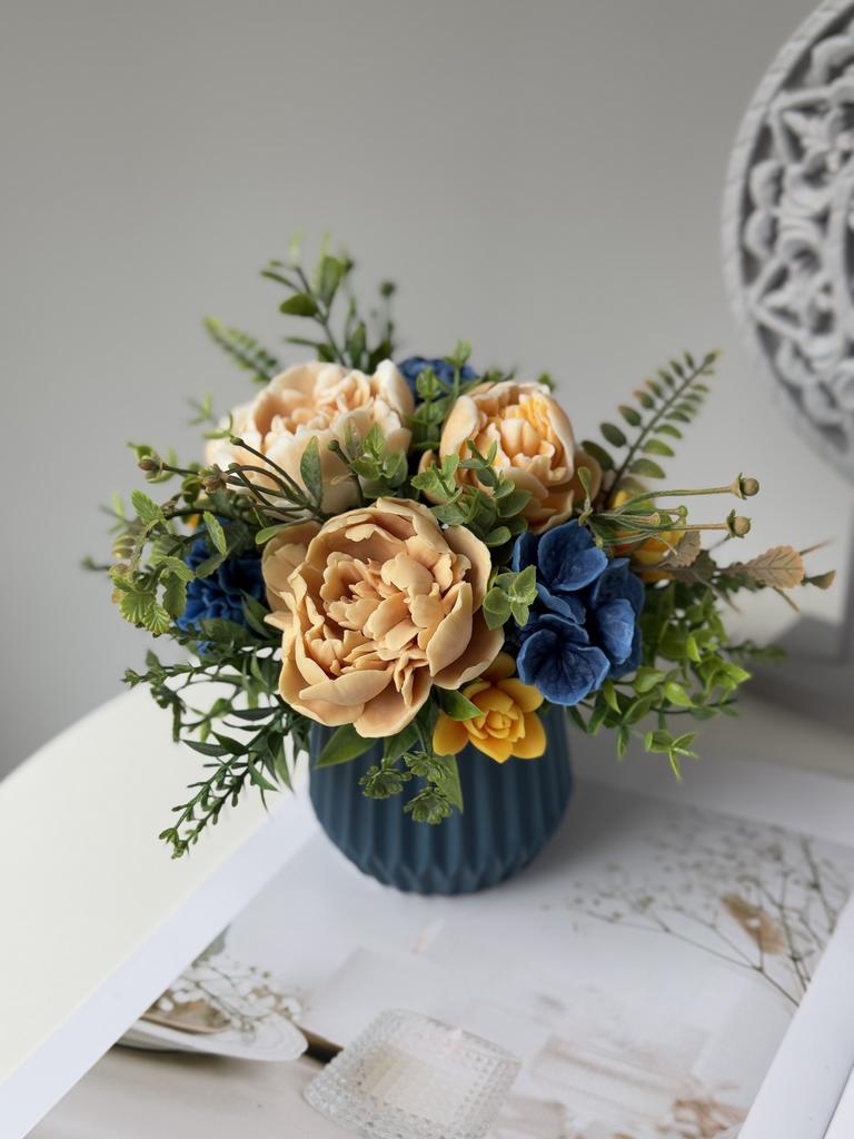 Пионы с синими соцветиями №2