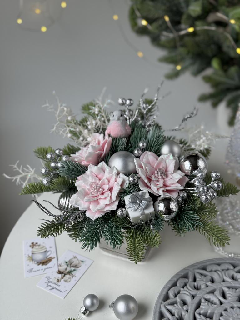 Розовая пуансеттия в серебре