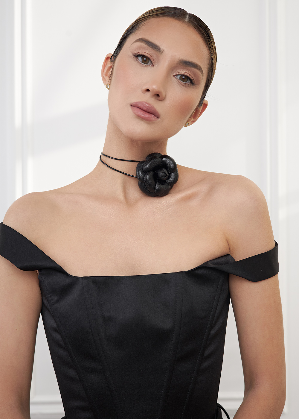 Камелия черная 8см