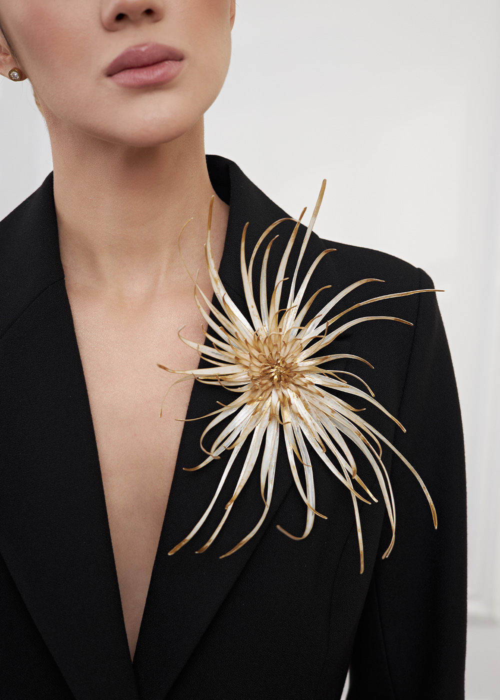 Astra витраль белое золото 18-20см