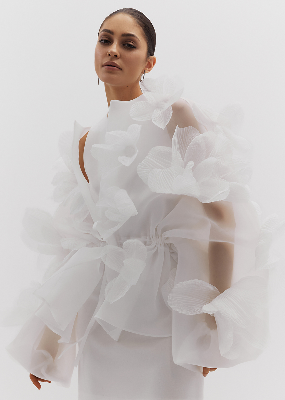 Блуза из пионов молочная