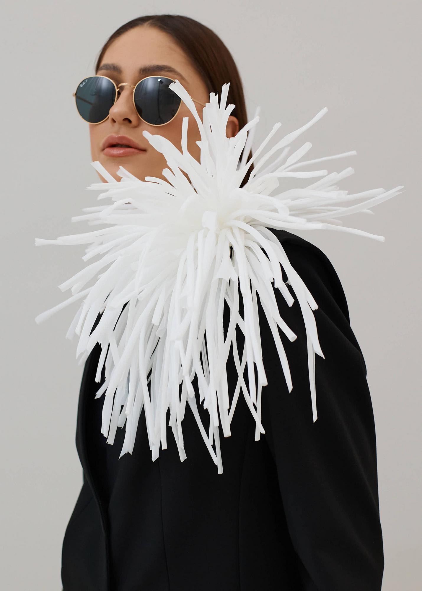 Брошь ACTINIA молочная 25см