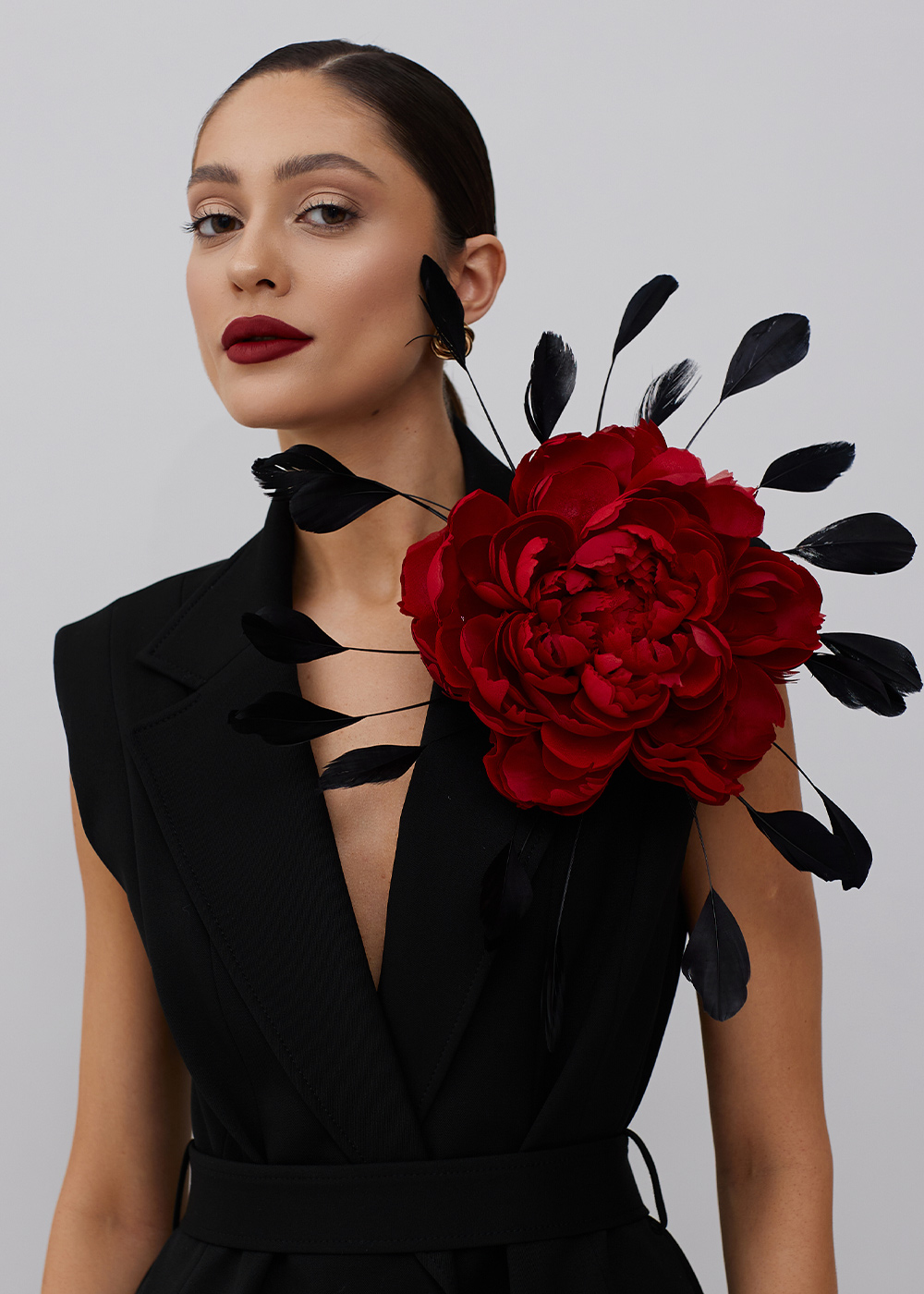 Накладка из перьев черная