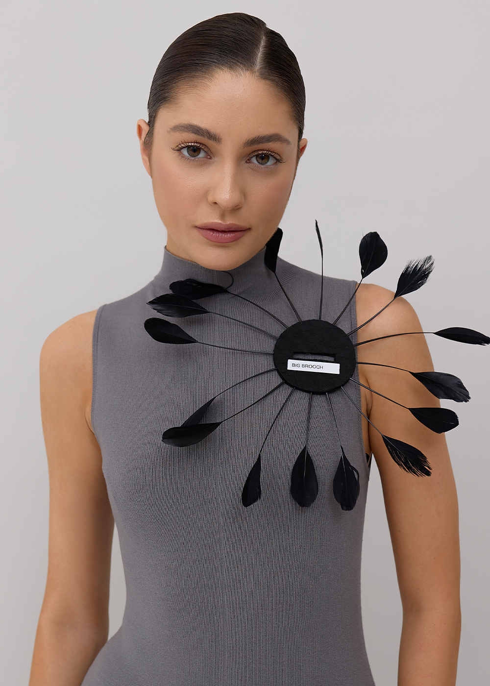 Накладка из перьев черная