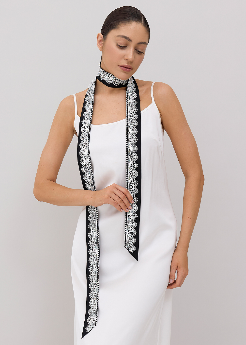 Лента с кружевом черная 5см