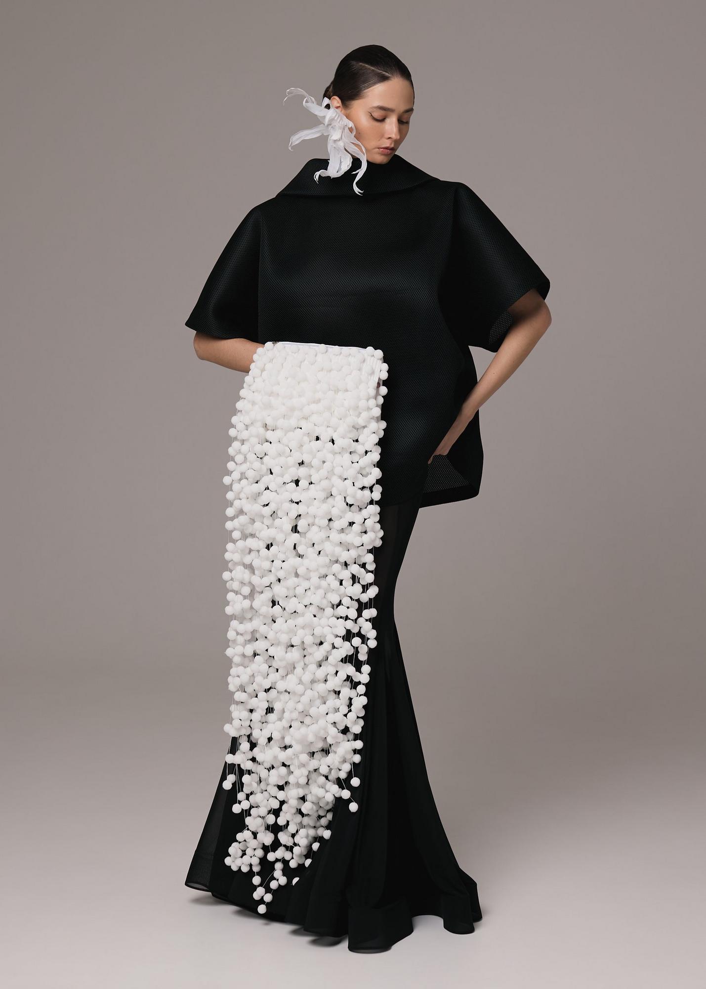 Клатч-муфта из меховых помпонов, молочная