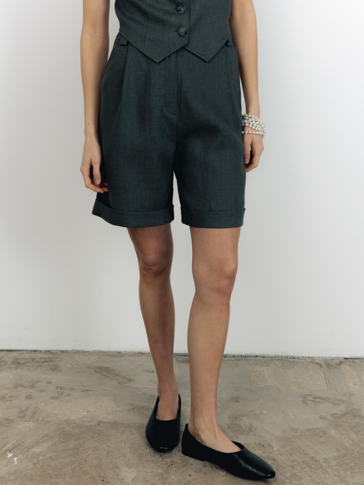 Бермуды с защипами ADRIAN