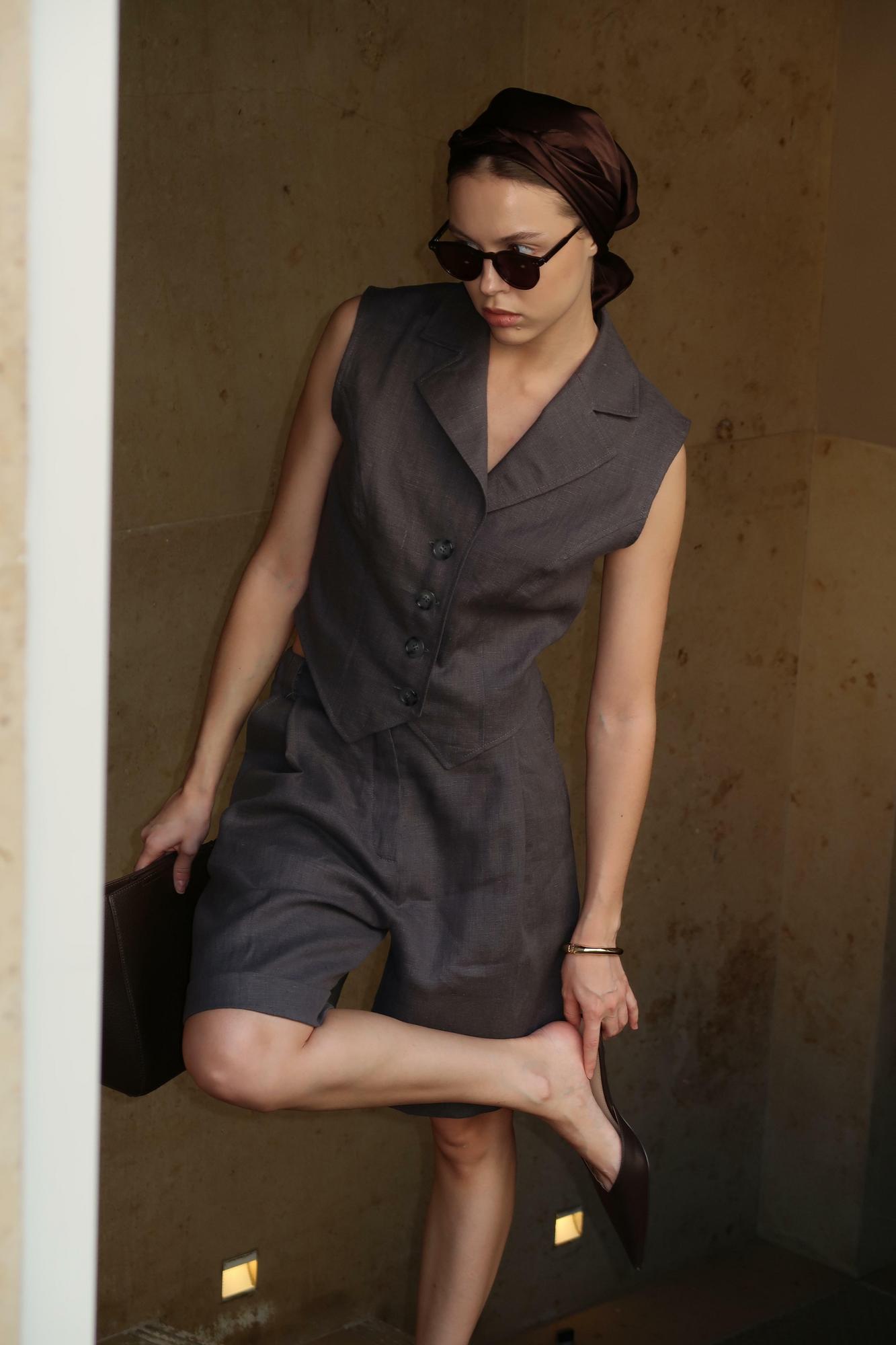 Бермуды с защипами ADRIAN