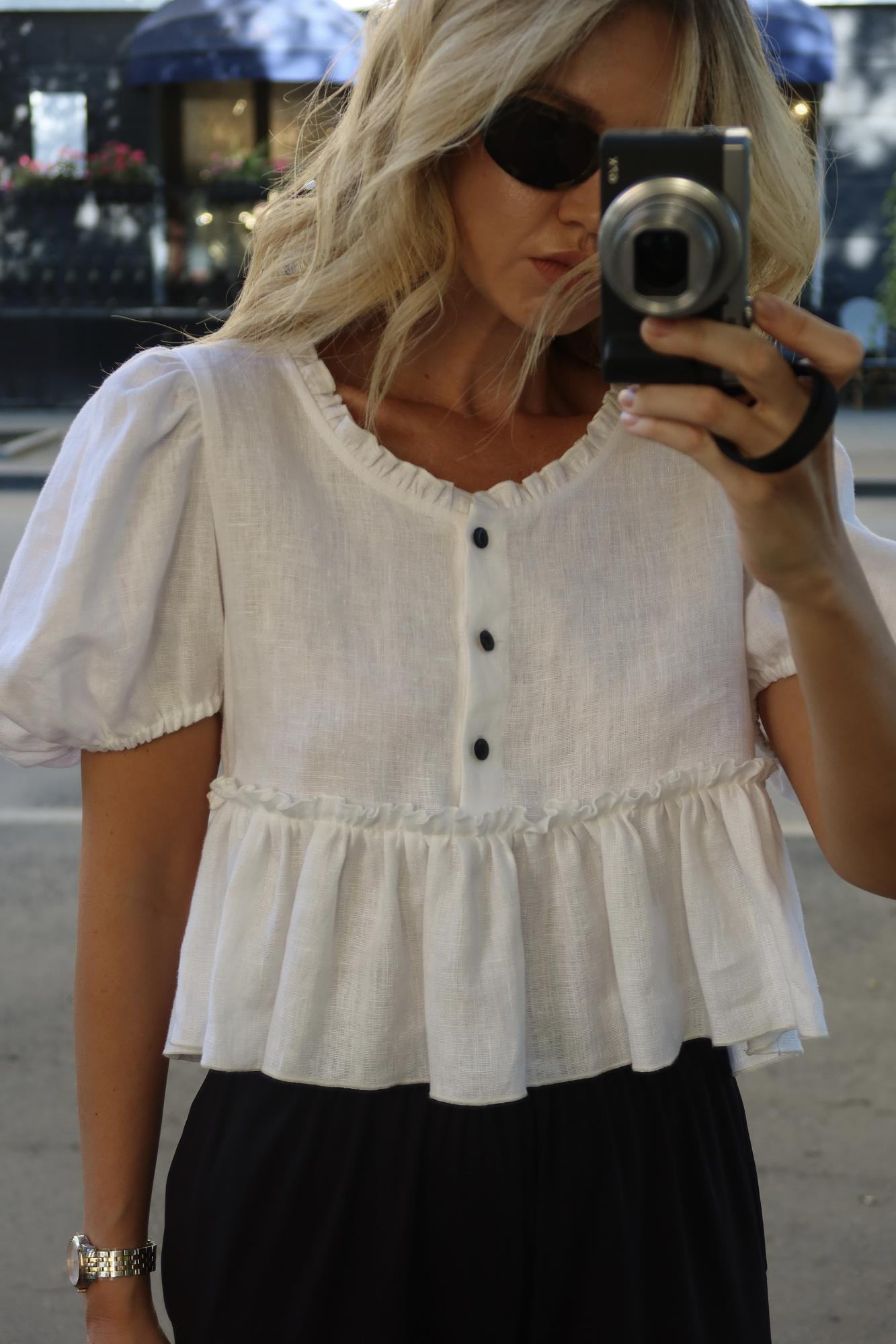 Блуза с воланами изо льна