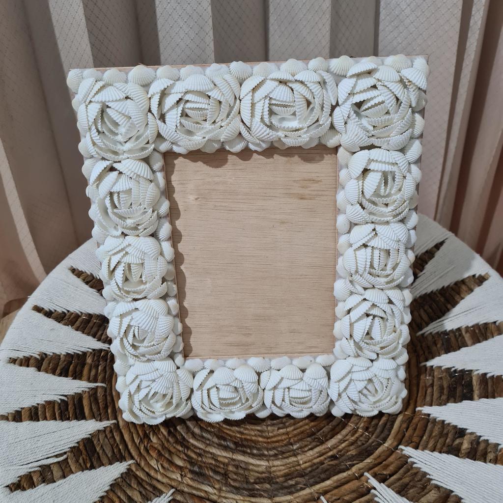 Рамка для фото из ракушек