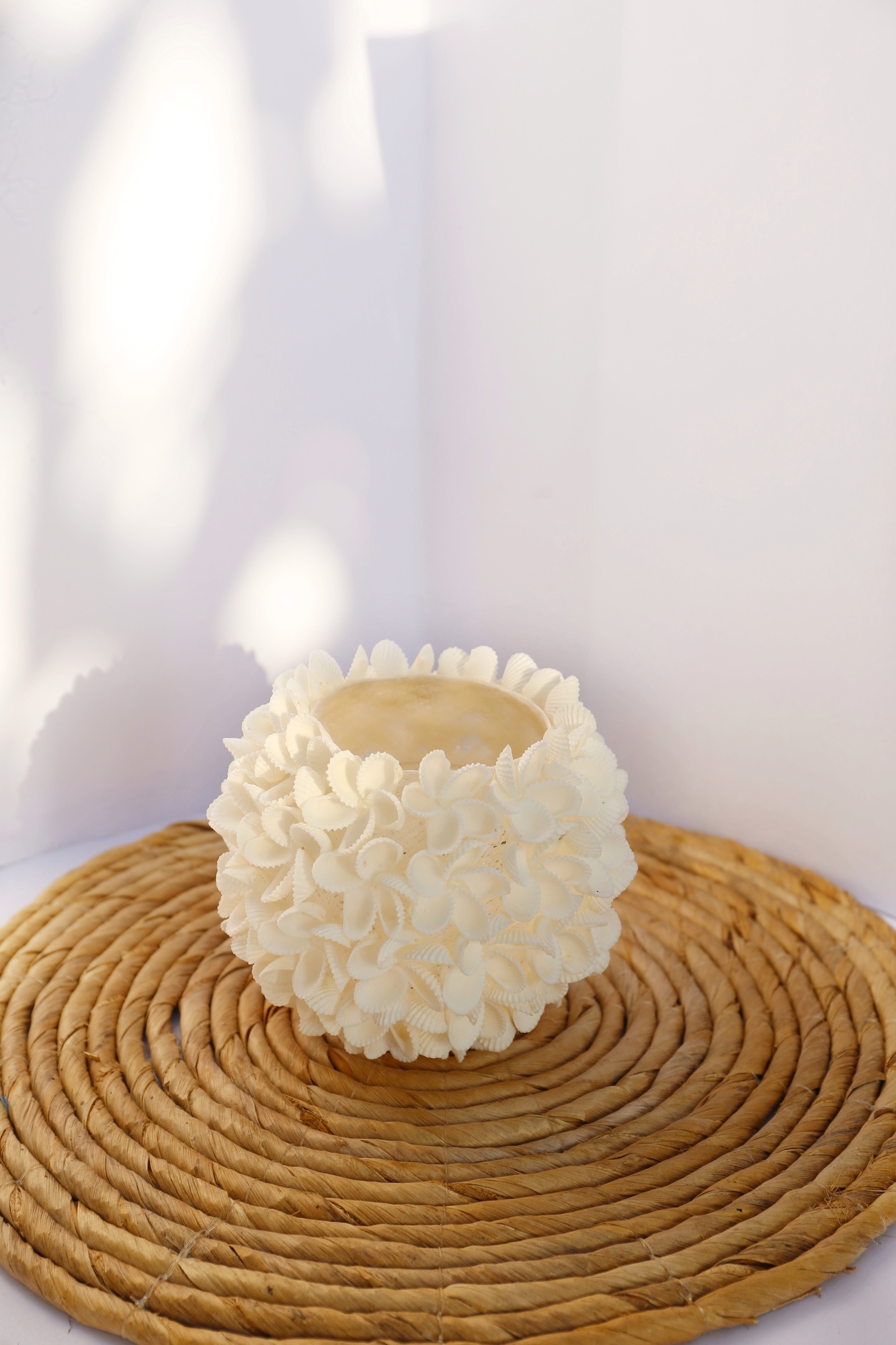 Подсвечник из ракушек (белый)