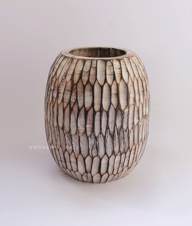 Ваза ручной работы из массива дерева