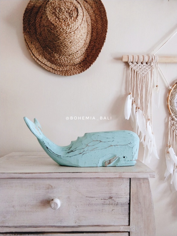 Интерьерная игрушка из дерева кит