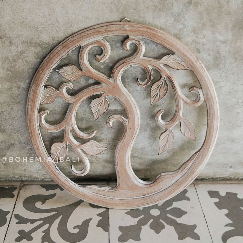 Разное панно ручной работы из дерева