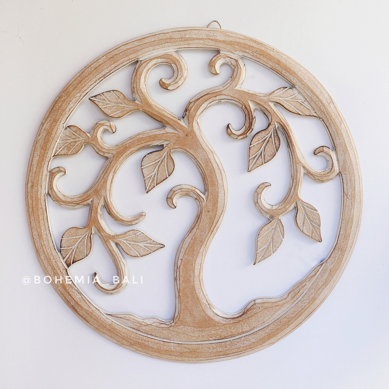 Разное панно ручной работы из дерева