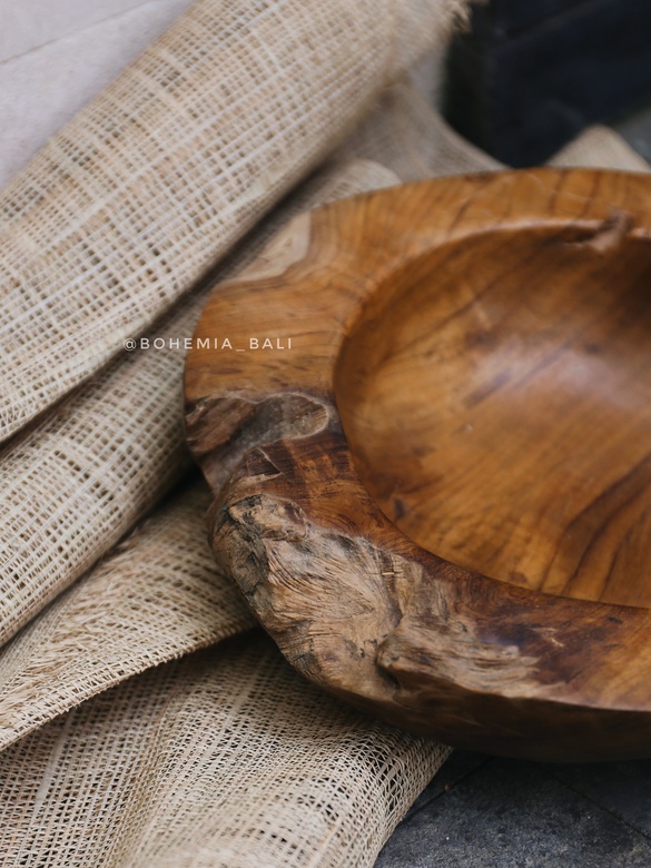 Блюдо из дерева тик