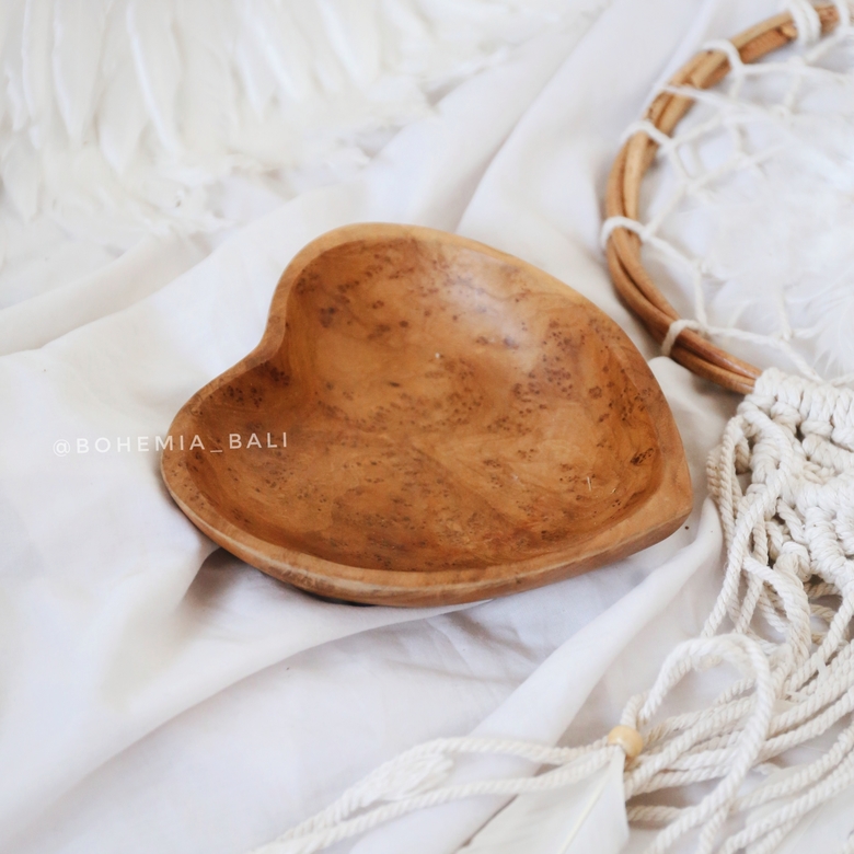 Блюдо сердце из дерева тик