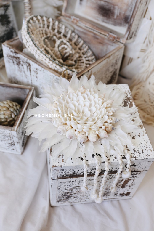 Украшение из ракушек