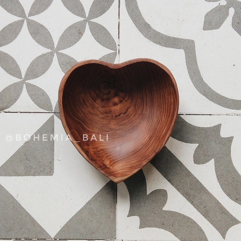 Чаша сердце из дерева тик
