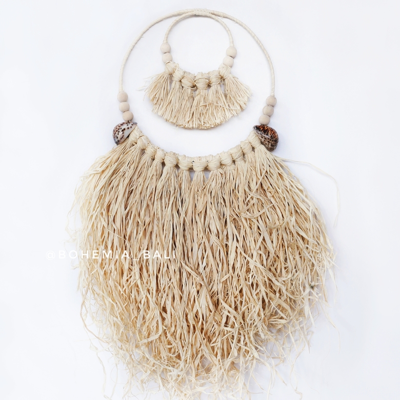 Настенное панно с большими ракушками