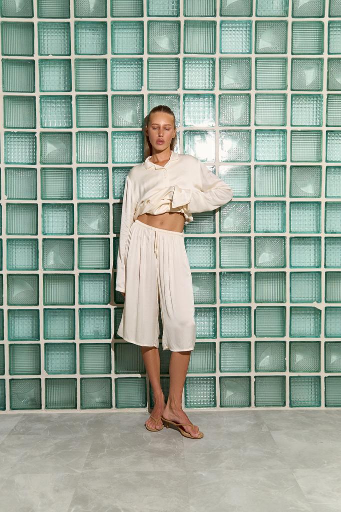 Шорты White lotus