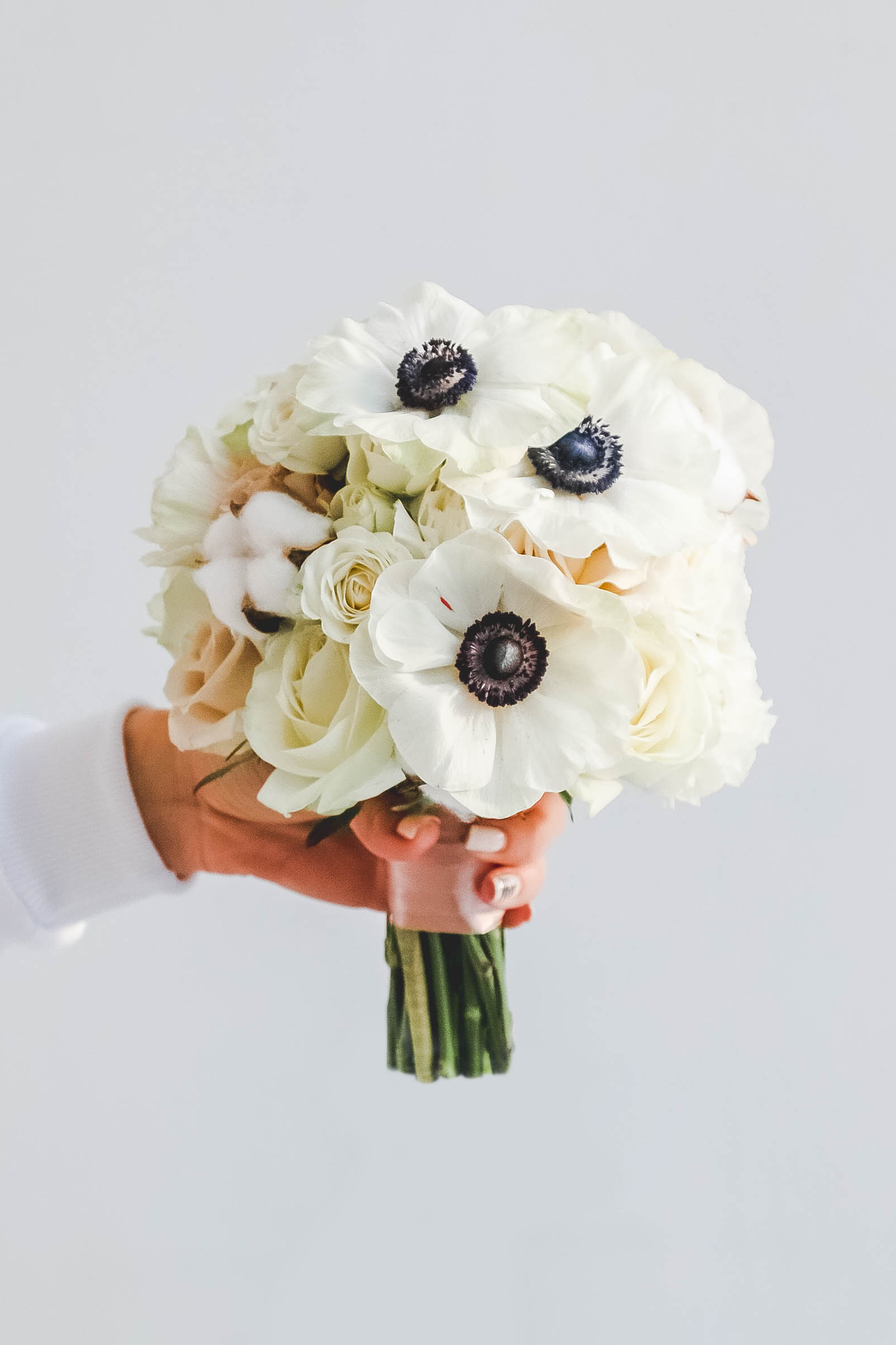 Свадебный букет с анемонами WHITE MIST