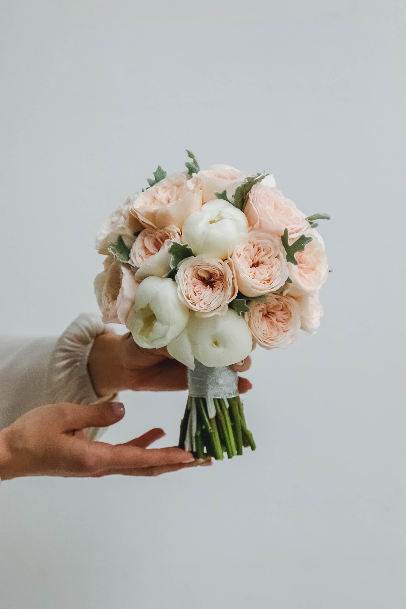 Букет невесты из пионовидных роз и пионов WHITE APRICOT