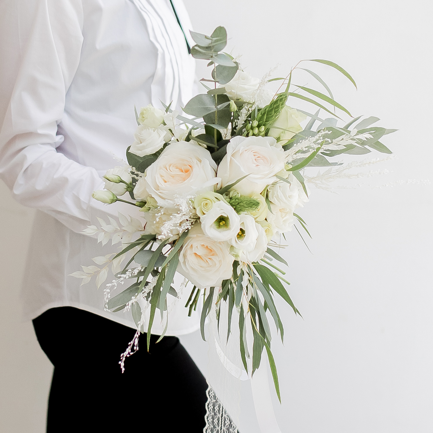 Букет невесты с пионовидными розами DELICATE WHITE