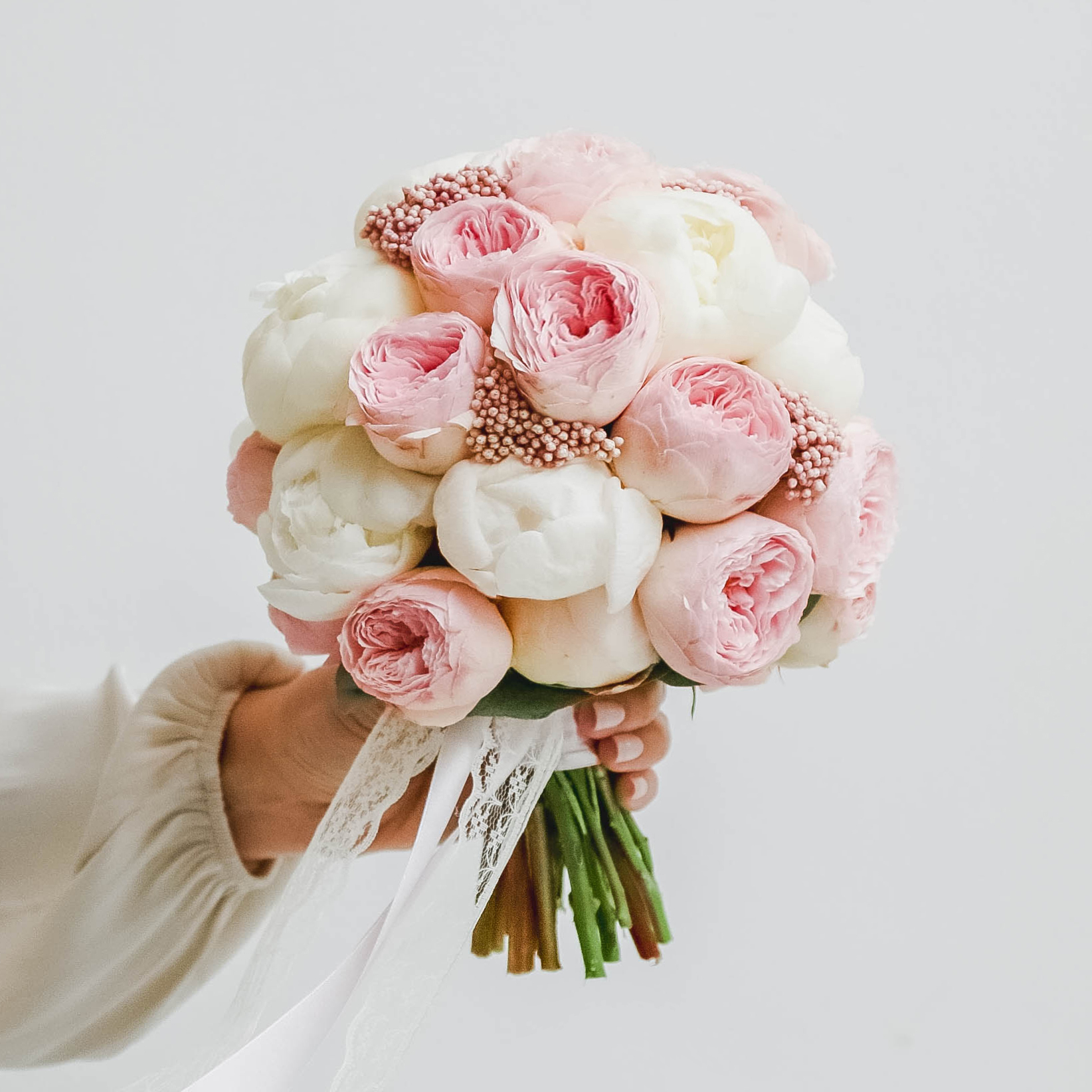 Букет невесты из пионовидных роз и пионов MATTE CREAM
