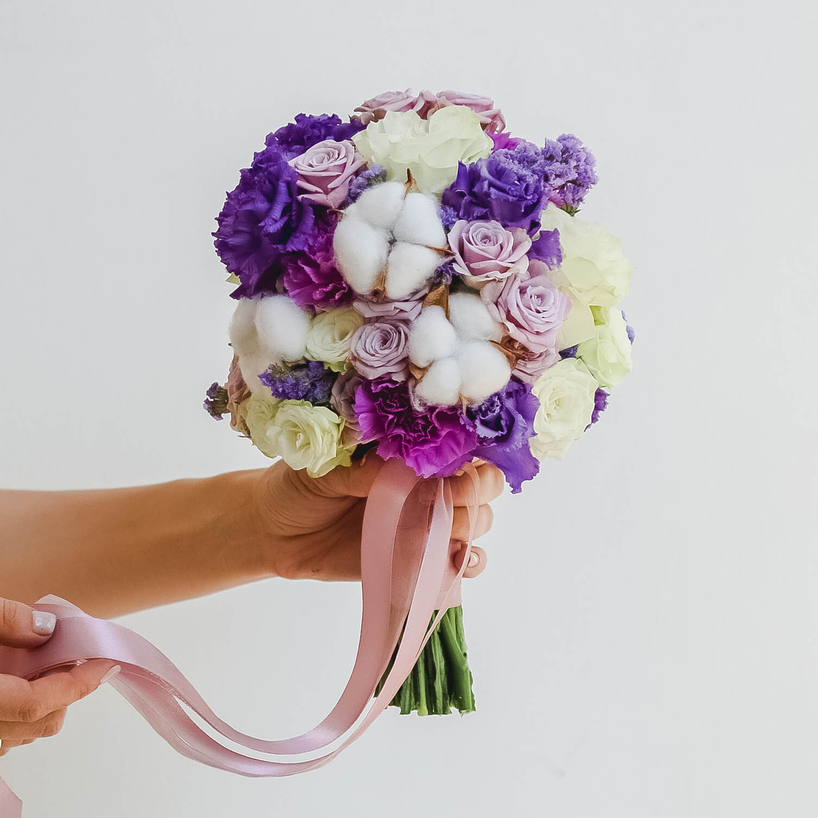 Свадебный букет из роз и эустомы PURPLE MIST