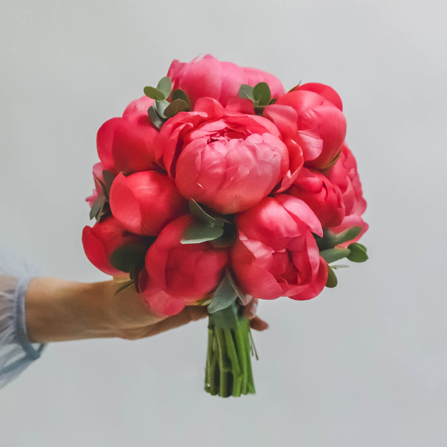 Букет невесты из пионов CORAL CHARM